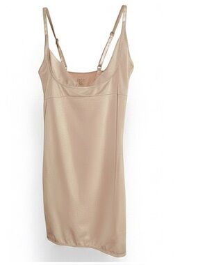 NWOT IZOD Women's Tan Shaper Slip 
💛 Size Large